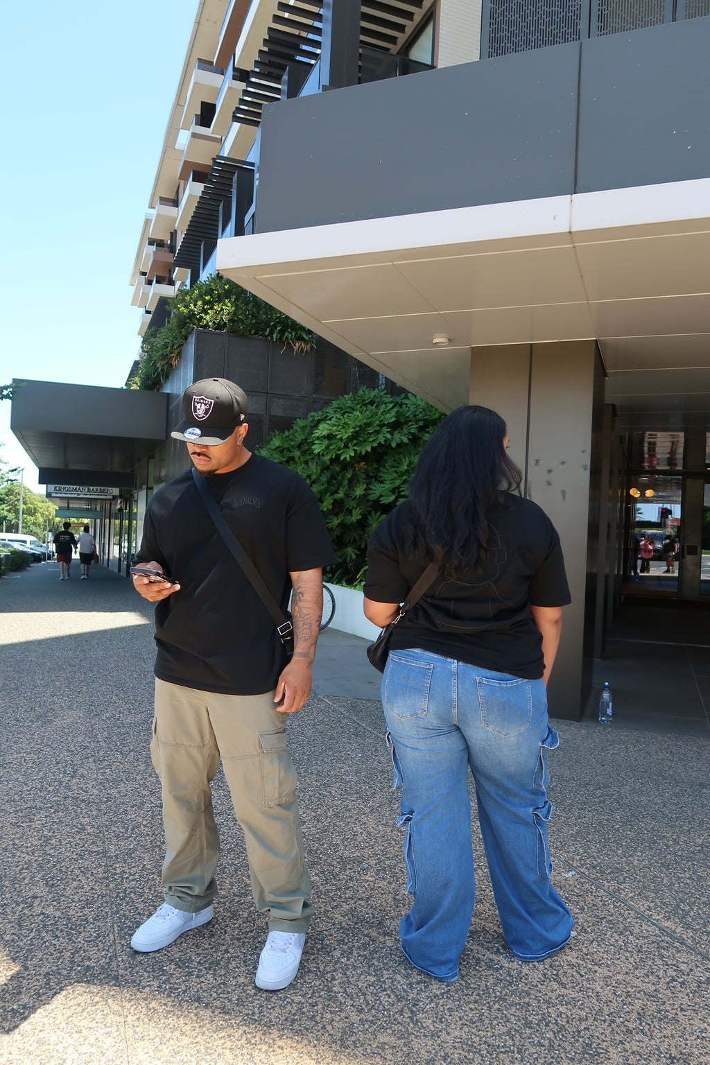 ESSENTIAL BLK ON BLK TEE