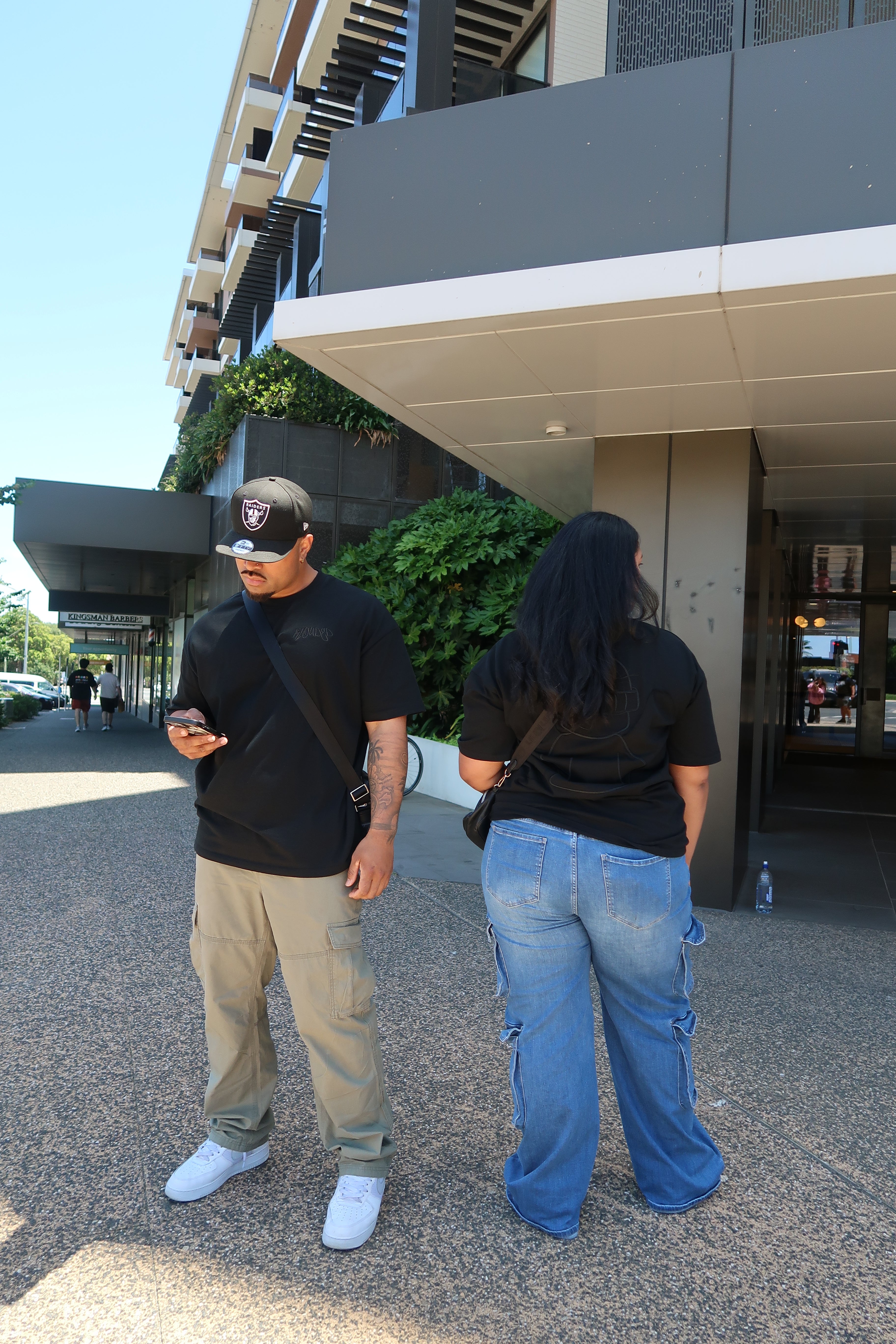 ESSENTIAL BLK ON BLK TEE